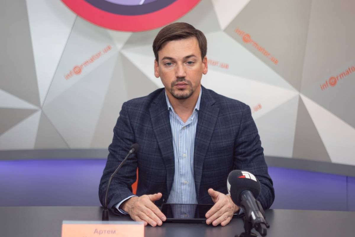 Артем Хмельников