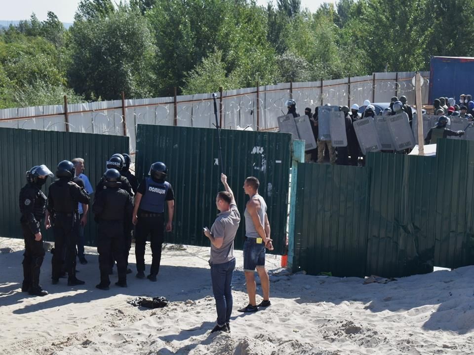 В противостоянии были ранены люди