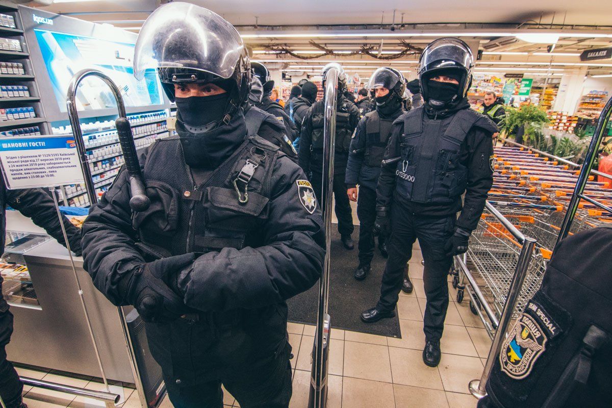 Помещения полностью контролировались сотрудниками правоохранительных органов