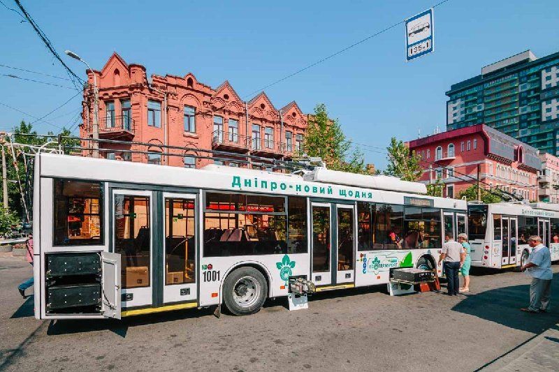 В 2017 году запущены троллейбусные маршруты на Солнечный и Парус