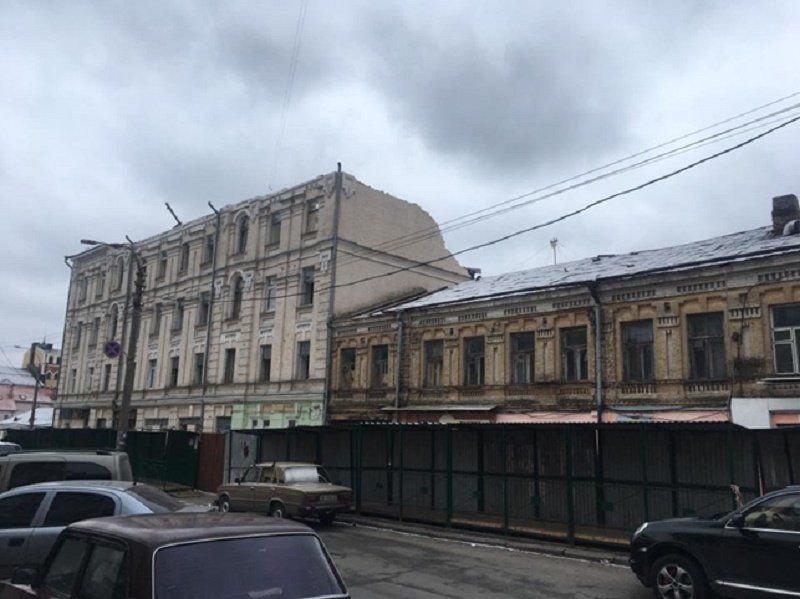 Кто разрушает памятник архитектуры на Подоле в Киеве 6