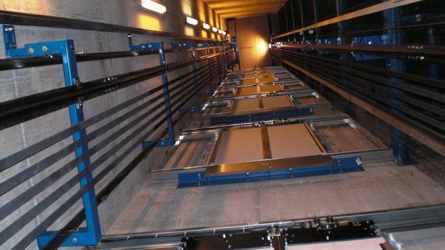 В Днепре бывший полицейский установит оборудование на лифты за 32 миллиона гривен 1