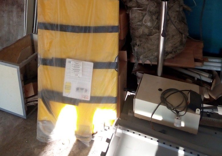 Год назад в таком виде мы увидели закупленное оборудование для животных - все запаковано и не использовалось.