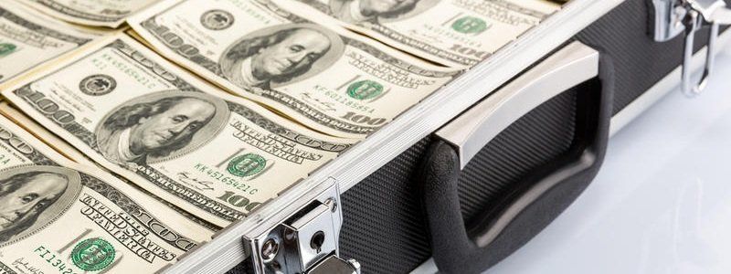 Могут ли в Украине негосударственные служащие «попасться» на взятке: комментарий юриста