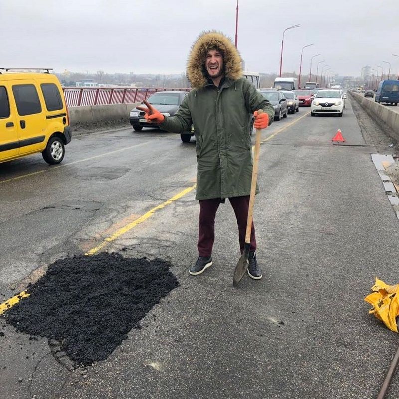 Ямы на Новом мосту Днепра залатают до конца недели 1