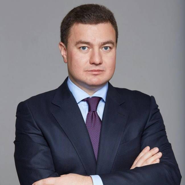 Сотни картин, вещи императоров и раритетные авто: каким антиквариатом владеют кандидаты в президенты Украины 5