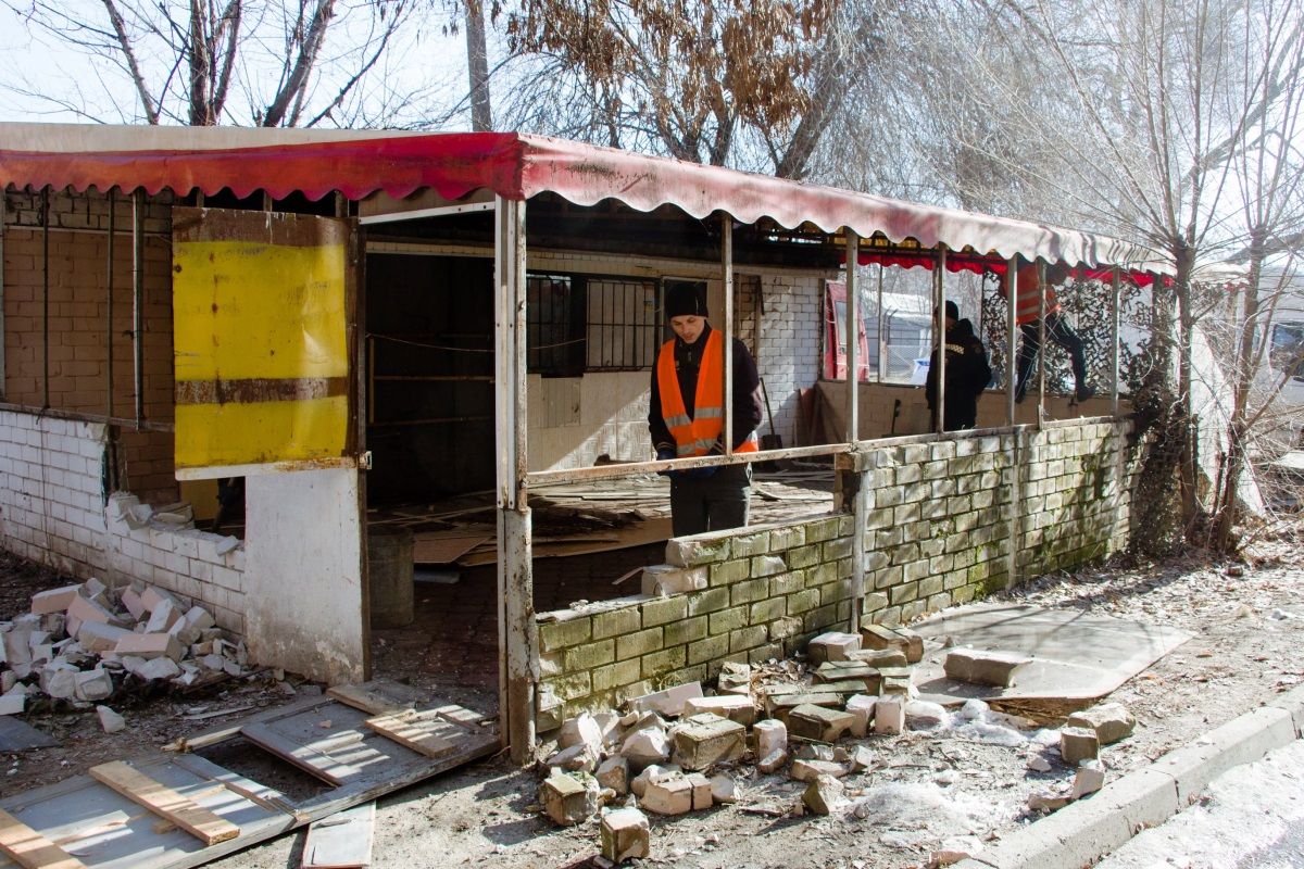 У Дніпрі демонтували чергову наливайку – незаконну споруду з елементами капітальної будови 3