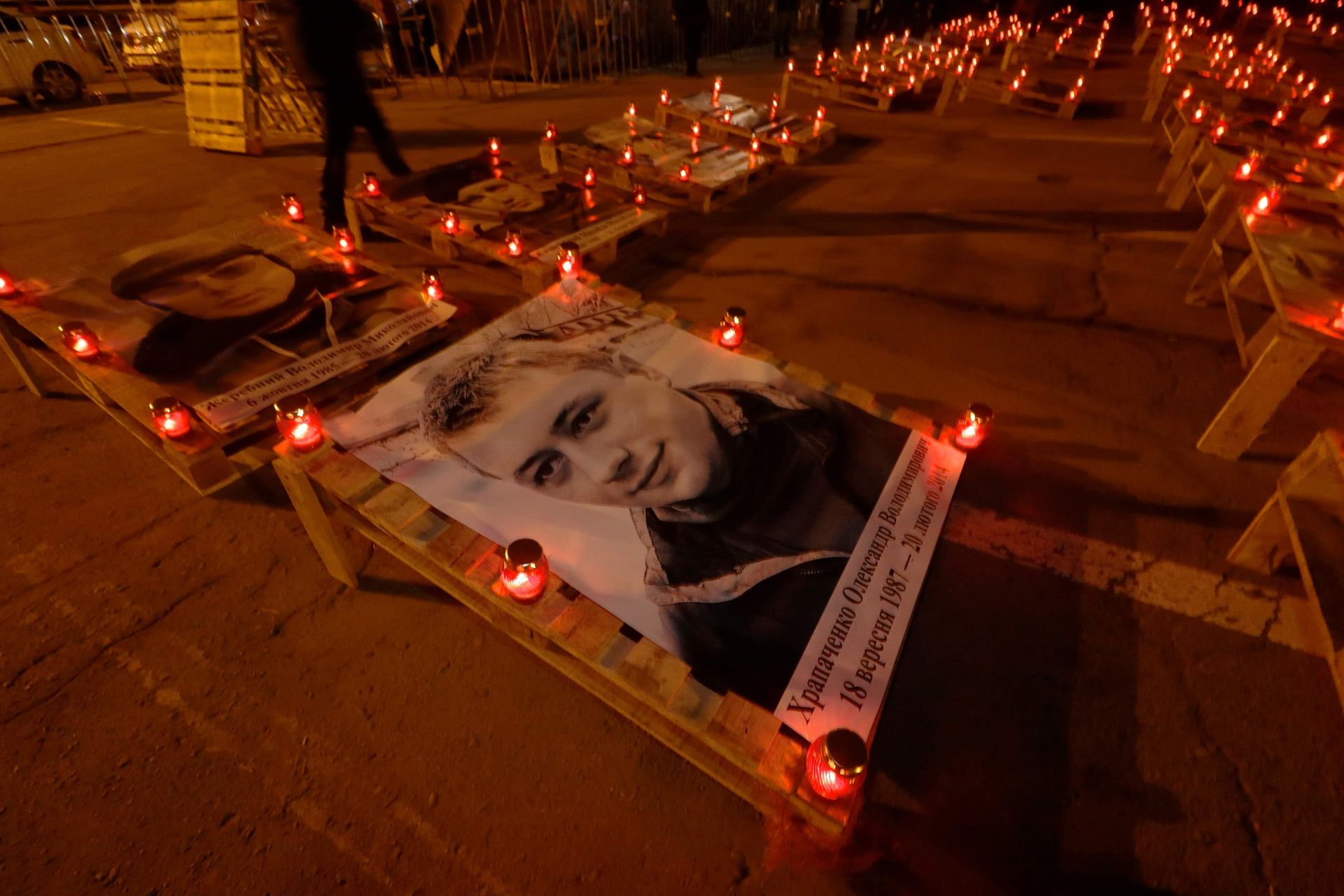 У Дніпрі в День Героїв Небесної Сотні провели патріотичний флешмоб «Герої не вмирають» 2