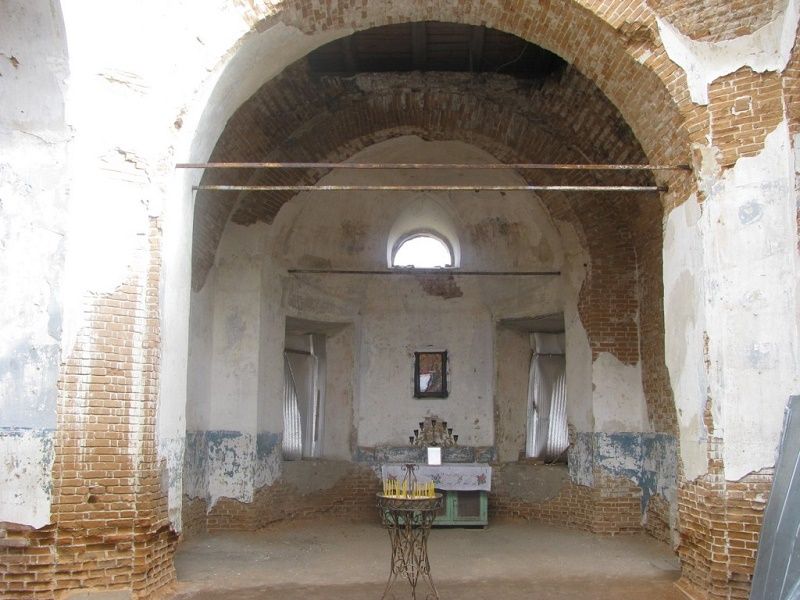 Внутри храма