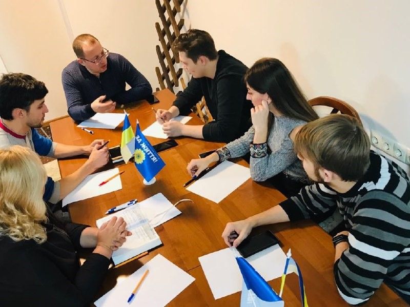 Политики и Instagram: секрет успеха от ЗА_ЖИгательной команды 1