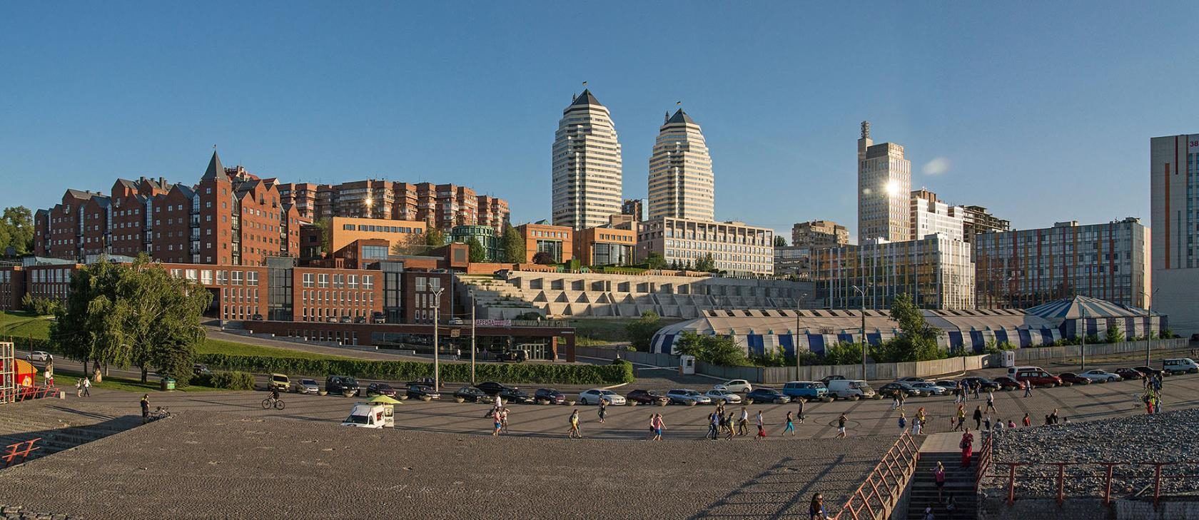 Вместо бело-синего тента должно было появиться элитное жилье