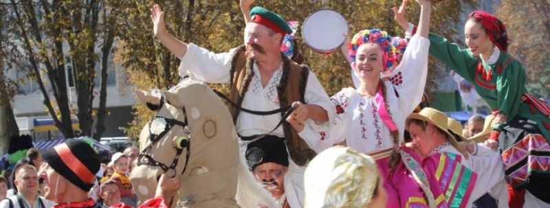 В Днепропетровском облсовете отмывали деньги на шариках, пряниках и артистах