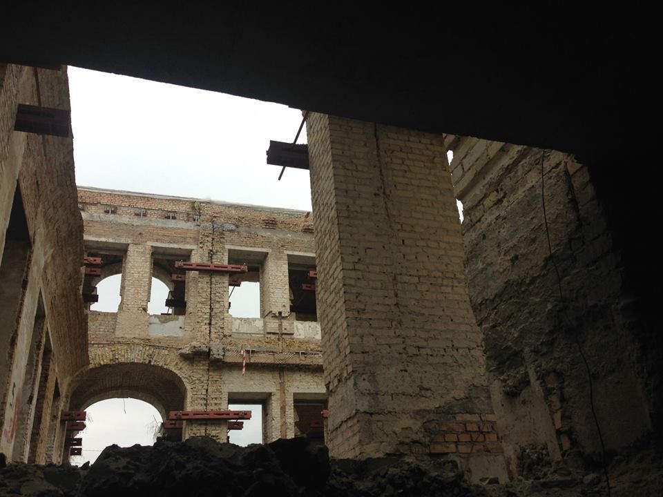 В таком состоянии здание находится с сентября 2014 года