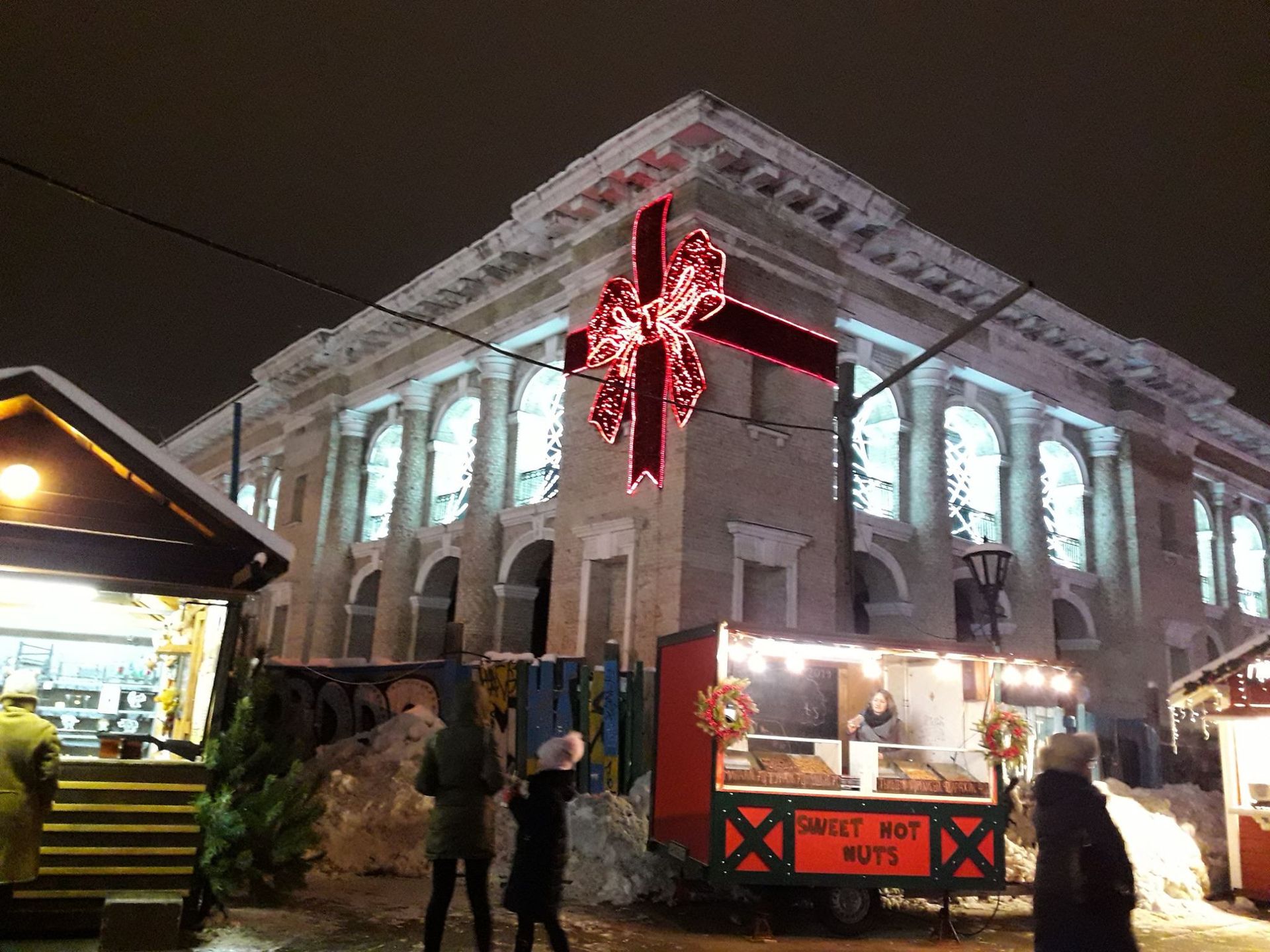 Руины Гостиного двора украсили к Новому 2019 году