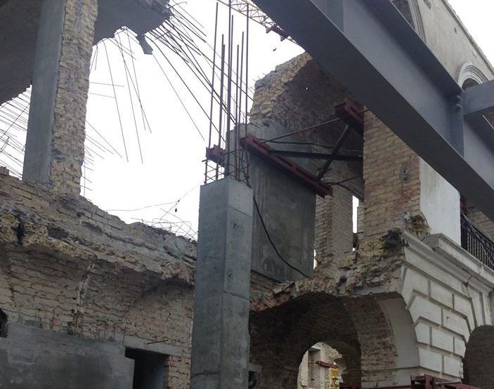 Уже 5 лет руины Гостиного двора стоят в центре Киева как визитка Украины 5