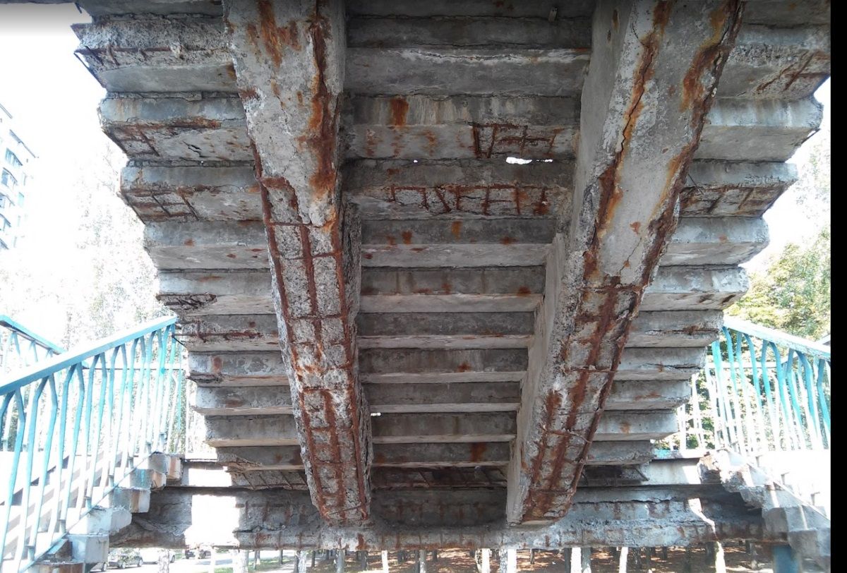 Мост явно устал