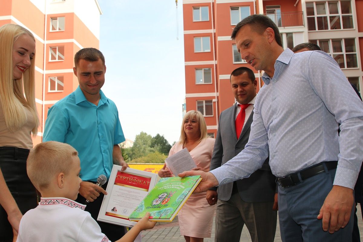 Справа - глава Днепропетровского облсовета Глеб Пригунов