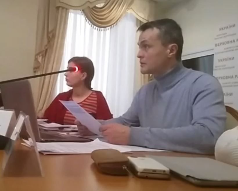 Игорь Луценко зачитывает письмо Минкультуры о том, что месяц назад оно запретило строительство веломоста согласно рекомендациям ЮНЕСКО. Но строительство продолжается… Письмо, подписанное Т.Мазур пришло «во-время» - строительные работы активно ведутся уже 3 месяца.