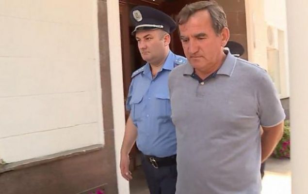 Анатолий Войцеховский - основатель строительной пирамиды "УкоГруп" width="635" height="401"><figcaption> Анатолий Войцеховский - основатель строительной пирамиды "УкоГруп"
</figcaption></figure></p><p>«В ходе расследования указанного уголовного производства установлено, что фактический руководитель группы компаний «Укогруп» в период 2011-2014 годов организовал группу и совершил в ее составе преступления совместно с неустановленными лицами. В частности - умышленное уклонение от уплаты налогов, сборов, самовольное занятие земельных участков и самовольное строительство на них зданий; завладение чужим имуществом путем злоупотребления служебными лицами служебным положением в крупных и особо крупных размерах, организованной группой; составление, выдача должностным лицом заведомо ложных официальных документов, повлекшее тяжкие последствия, умышленное невыполнение судебных решений; злоупотребление полномочиями лицами, предоставляющими публичные услуги и несанкционированные действия с информацией», - говорится в судебном определении от 14.01.2019.
</p><p></p><h2><strong>Какие жилые комплексы Киева от УкоГруп следователи называют незаконными</strong></h2>
<p>Всего таких комплексов следователи <a href="http://reyestr.court.gov.ua/Review/79424270">выявили</a> 40:
</p><p></p><ol>
<p> </p><li>ЖК «Мозаика» (ул. Стратегическое шоссе, 53);</li>
<p> </p><li>ЖК «Затишный» (ул. Руданского, 3-А);</li>
<p> </p><li>ЖК «Восточные Ворота» («Східна брама») (ул. Светлая, 3);</li>
<p> </p><li>ЖК «Новая Волна» (ул. Харьковское шоссе, 15-А);</li>
<p> </p><li>ЖК «Сосновый бор» (квартал ул. Олевской, Клавдиевской и Бахмацкой в Святошинском районе Киева);</li>
<p> </p><li>ЖК «Новая Волна-2» (ул. Лохвицкая, 1);</li>
<p> </p><li>ЖК «Флагман» (ул. Лохвицкая, 1);</li>
<p> </p><li>ЖК «Стародарницкий» (ул. Лохвицкая, 1);</li>
<p> </p><li>ЖК «Семейный уют» («Родинний затишок») (ул. Я.Гашека, 20, 22, 24);</li>
<p> </p><li>ЖК «Синеозерний» (пересечение ул. Гонгадзе - Правды);</li>
<p> </p><li>ЖК «Олимпийский городок», ЖК «Панорамный городок», ЖК «Панорамный» (сейчас - «Демеевский квартал») (ул. Ракетная, 24);</li>
<p> </p><li>ЖК «Совские Ставки» (ул. Кировоградская, 70);</li>
<p> </p><li>ЖК «Бэла Виста» (ул. Сошенко, 33);</li>
<p> </p><li>ЖК «Научный» (ул. Петропавловская, 40);</li>
<p> </p><li>ЖК «Мега Сити» (ул. Харьковское шоссе, 19 и 19-А);</li>
<p> </p><li>ЖК «Элегант» (ул. Жилянская, 118);</li>
<p> </p><li>ЖК «Милославский ряд» (ул. Милославская, 31-В);</li>
<p> </p><li>ЖК «Молодежная инициатива» (ул. С. Руданского, 9-А);</li>
<p> </p><li>ЖК «Тихорецкая» (ул. Тихорецкая, 30-7);</li>
<p> </p><li>ЖК «Доминион де люкс» (ул. Ушинского, 40);</li>
<p> </p><li>ЖК «Кузьминский» (ул. Жамбыла Жамбаева, 22);</li>
<p> </p><li>ЖК «Посольский» (ул. Жамбыла Жамбаева, 7-Г);</li>
<p> </p><li>ЖК «Шевченковский квартал» (ул. Новоукраинская, 24-А);</li>
<p> </p><li>ЖК «Миа Вилла» (ул. Менделеева, 18-20);</li>
<p> </p><li>ЖК «Стольный Град» (ул. Ул. Лисянская, 9);</li>
<p> </p><li>ЖК «Тропинина» (ул. Тропинина, 3-5);</li>
<p> </p><li>ЖК «Арт-Хаус» (ул. Лисичанска, 29);</li>
<p> </p><li>ЖК «Южный квартал» (ул. Т. Строкача, 9);</li>
<p> </p><li>ЖК «Замковецкий» (ул. Замковецкая, 5);</li>
<p> </p><li>ЖК «Приозерный» (ул. Здолбуновская, 11-в / 13);</li>
<p> </p><li>ЖК «Рубин» (пер. Любарский, 2-А);</li>
<p> </p><li>ЖК «Домино» (ул. Фанерная, 5-А);</li>
<p> </p><li>Жилой комплекс по пр. Науки, 66-70;</li>
<p> </p><li>Жилой комплекс по ул. Жилянской, 120-А, 120-Б и 120-В;</li>
<p> </p><li>Офисный центр (ул. Григоренко, 39-Б)</li>
<p> </p><li>Офисный центр (ул. Л. Руденко, 6-А);</li>
<p> </p><li>ЖК «Жемчужина Троещины» (ул. М. Закревского, 42-А);</li>
<p> </p><li>ЖК «Маргарита» (ул. Булгакова, 12);</li>
<p> </p><li>ЖК «Печерский Бастион» (ул. Ольшанская, 2-6);</li>
<p> </p><li>ЖК «Перспектива» (ул. Т. Драйзера, 40).</li>
<p></p></ol>
<p>Эти достроенные и недостроенные жилые комплексы в Киеве признаны <strong>вещественными доказательствами в уголовном производстве.</strong>
</p><p><figure class="image"><img class="wp-image-40914 size-full" src="https://cdn.informator.ua/@prod/media/money/2023/10/20/6531d75e44675.jpg" alt="ЖК «Новая Волна»" width="1000" height="750"><figcaption> ЖК «Новая Волна»
</figcaption></figure></p><p></p><h2><strong>На 14 из этих комплексов наложен арест в разные годы, начиная с 2015</strong></h2>
<p></p><ol>
<p> </p><li><strong>ЖК «Новая Волна»</strong>, по ул. Харьковское шоссе, 15-А в г. Киеве на основании постановления Печерского районного суда от 18.04.2016 № 757/17 838/16-к. Кадастровий номер земельного участка 8 000 000 000:66:248:0025.</li>
<p> </p><li><strong>ЖК «Милославский»</strong>, ул. Милославская, 31-В в г. Киеве на основании постановления Печерского районного суда от 18.04.2016 № 757/17 832/16-к. Заказчик строительства ООО «Парк Сервіс-7». Кадастровый номер земельного участка 8 000 000 000:62:092:0021.</li>
<p> </p><li><strong>ЖК «Совские Ставки»</strong>, ул. Кировоградская, 70 в г. Киеве на основании постановления Печерского районного суда от 18.08.2016 № 757/35 580/16-к. Заказчики ООО «КійЖитло» и ООО «Сіті-Девелопмент».</li>
<p> </p><li><strong>Отдел продаж ЖК «Совские Ставки»</strong> по ул. Кировоградской, 70 в г. Киеве на основании постановления Печерского районного суда от 14.11.2017 № 757/67451/17-к. Кадастровий номер 8 000 000 000:72:337:0009.</li>
<p> </p><li><strong>ЖК «Синеозерний»</strong>, на пересечении проспектов Правды и Гонгадзе в г. Киеве на основании постановления Печерского районного суда от 18.08.2016 № 757/35 583/16-к. Кадастровий номер 8 000 000 000:91:312:0100</li>
<p> </p><li><strong>Отдел продаж ЖК «Синеозерний»</strong> на пересечении проспектов Правды и Гонгадзе в г. Киеве на основании постановления Печерского районного суда от 14.11.2017 № 757/67 437/17-к.</li>
<p> </p><li><strong>Офисный центр «Доминион»</strong>, по ул. Ушинского, 40 в г. Киеве на основании постановления Печерского районного суда от 18.04.2016 № 757/17 836/16-к. арест наложили на помещения, которые не принадлежат ПАО «Київський дослідний ремонтно-механічнийзавод» площадью свыше 16775,6 кв. м. Кадастровий номер 8 000 000 000:66:248:0025</li>
<p> </p><li><strong>ЖК «Флагман»</strong> по ул. Лобачевского, 7 в г. Киеве на основании постановления Печерского районного суда от 18.04.2016 № 757/17 833/16-к. Кадастровий номер 8 000 000 000:66:248:0025</li>
<p> </p><li><strong>ЖК «Семейный Уют»</strong> по бульвару Гашека, 20,22,24 в г. Киеве на основании постановления Печерского районного суда от 18.04.2016 № 757/17 851/16-к. Кадастровый номер 8 000 000 000:66:248:025</li>
<p> </p><li><strong>ЖК «Олимпийск</strong><strong>ий городок</strong><strong>»</strong>, ЖК «Панорамный городок», ЖК «Панорамный» (сейчас - «Демеевский квартал») по ул. Ракетной, 24 в г. Киеве на основании постановления Печерского районного суда от 09.04.2015 № 757/12659/15-к. Кадастровые номера участков 000000000:82:414:0005, 8000000000:82:414:0040, 8000000000:82:414:0131. Земля в аренде у ООО «Техенерго».</li>
<p> </p><li><strong>ЖК «Восточные Ворота»</strong> по ул. Светлой, 3 в г. Киеве на основании постановления Печерского районного суда от 31.03.2015 № 757/11034/15-к. Заказчик строительства ООО «УКРКАРГО» подрядчик ООО «УКРКАРГОБУД». Кадастровый номер 8 000 000 000:90:173:0004</li>
<p> </p><li><strong>Отдел продаж ЖК «Восточные Ворота»</strong> по ул. Светлой, 3 в г. Киеве на основании постановления Печерского районного суда от 14.11.2017 № 757/67 449/17-к.</li>
<p> </p><li><strong>ЖК «Сосновый бор»</strong> по ул. Олевской в г. Киеве на основании постановления Печерского районного суда от 09.04.2015 № 757/12659/15-к. Заказчик ООО «УКОІНВЕСТБУД», подрядчик ООО «УКОЕНЕРГОБУД».</li>
<p> </p><li><strong>ЖК «Научный»</strong> по ул. Петропавловской, 40 в г. Киеве на основании постановления Печерского районного суда от 26.09.2018 № 757/46 930/18-к арестованы нежилые помещения общей площадью 571.6на 1 и 2 этажах жилого дома, принадлежащие ГП «Державний науково-дослідний проектно-конструкторський інститут інноваційних технологій в енергетиці та енергозбереженні». Арест наложен также на объект незавершенного строительства – недостроенный жилой дом. Его номер в Госреестре вещных прав на недвижимость – 1607262680000. Строительство ведется по заказу ГП «Державний науково-дослідний i проектно-конструкторський інститут інноваційних технологій в енергетиці та енергозбереженні» и обслуживающего кооператива ЖК «Науковий»</li>
<p></p></ol>
<p><figure class="image"><img class="size-full wp-image-40916" src="https://cdn.informator.ua/@prod/media/money/2023/10/20/6531d75e741bc.jpg" alt=