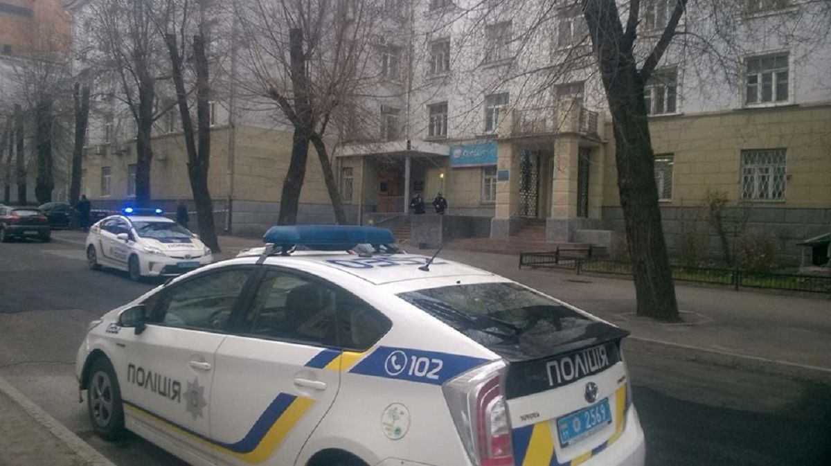 В Днепре суд по акциям аэропорта прервали из-за минирования 3
