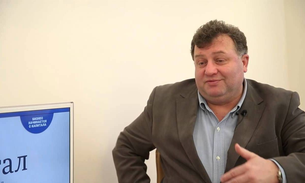 Политолог Андрей Мишин считает, что Петр Порошенко своими действиями создал все предпосылки к мягкому перевороту в стране