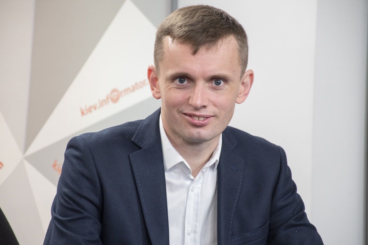 По мнению политолога Руслана Бортника, Майдан возможен только в одном случае – если Порошенко победит во втором туре