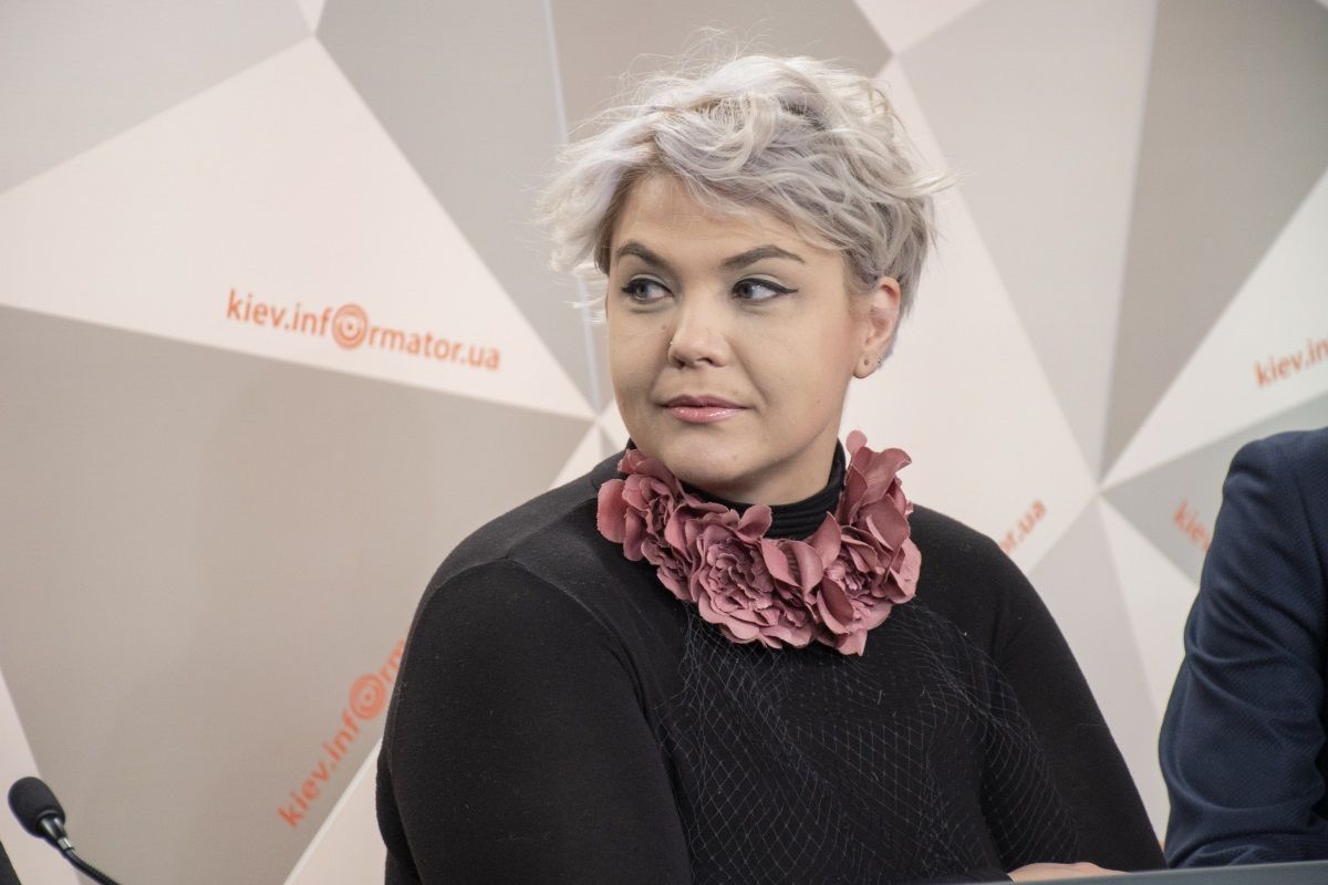 Политолог Александра Решмедилова считает, что действующий президент находится сейчас в ситуации, когда любые его действия будут только отнимать у него поддержку