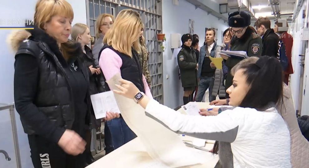 Как в Днепре на выборах президента Украины проголосовали в больницах, тюрьмах и воинских частях 2