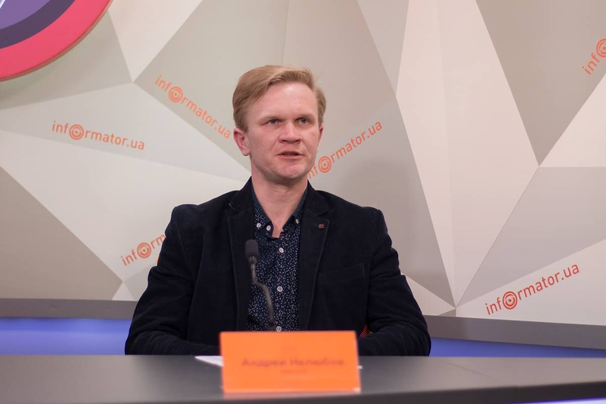 По словам политолога Андрея Нелюбова, идет противостояние не только личностей, а двух систем