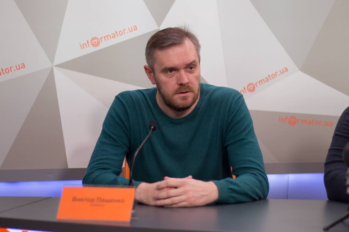 Политолог Виктор Пащенко считает, что по сравнению с выборами 2004-2005 годов, нынешние очень демократичные