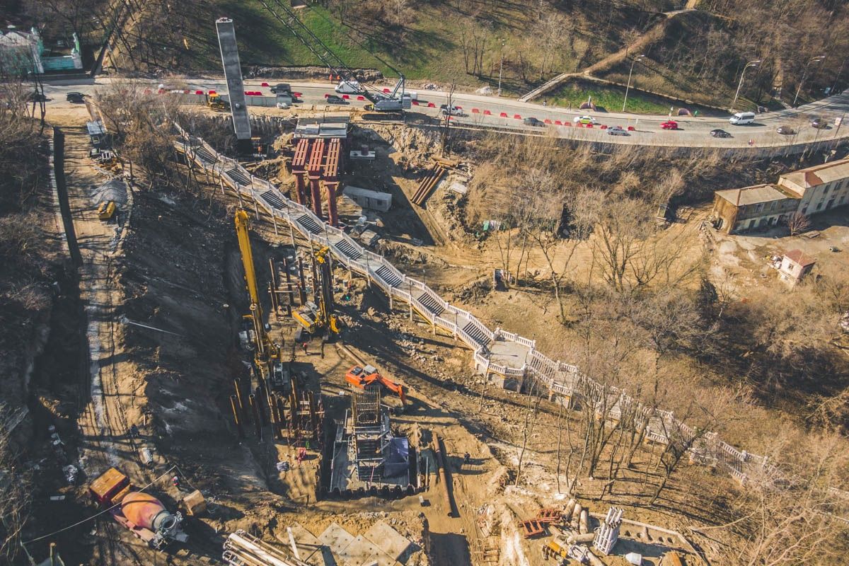 Зеленые киевские склоны превратились в огромную стройплощадку