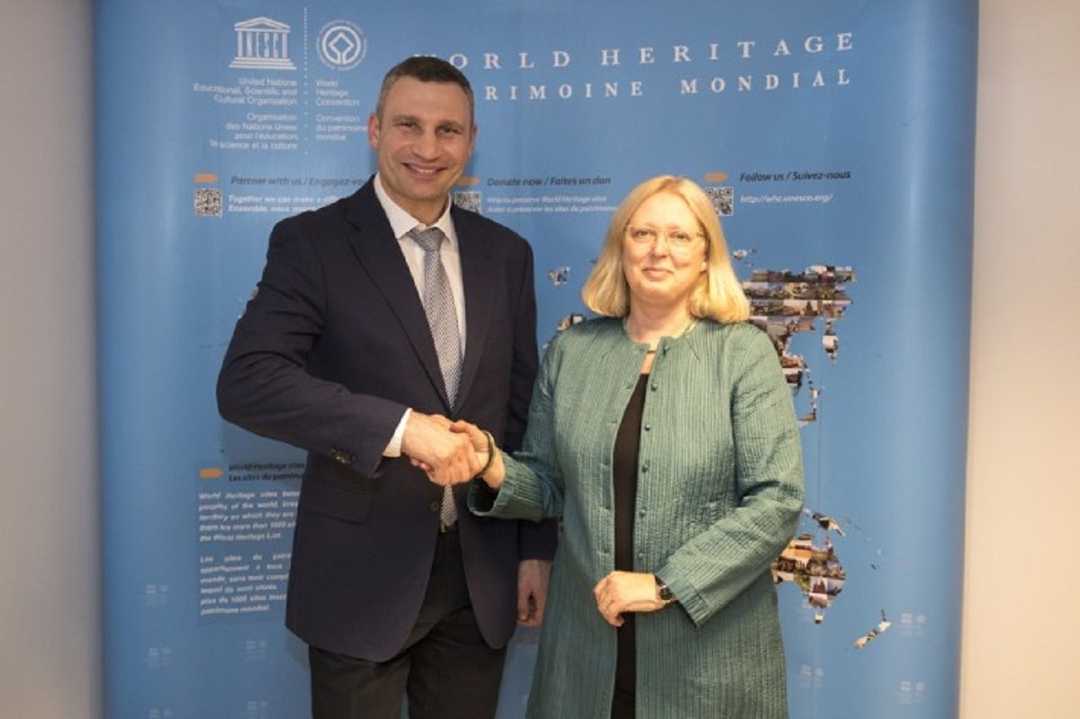 Какое здание в историческом центре Киева горожане признали самым уродливым 6