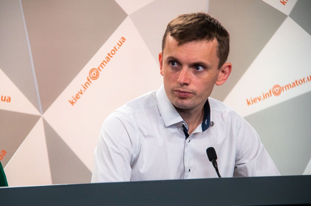 По словам Руслана Бортника, любая атака команды Порошенко на Зеленского только повышает мобилизацию контрэлектората