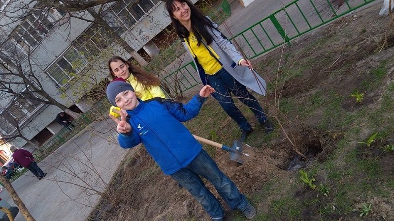 В Днепре высадили уже тысячу деревьев, на очереди - Кленовый сад 8