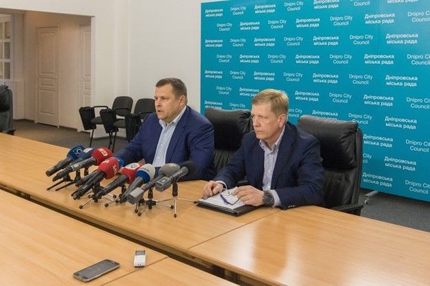 Мэр Днепра Борис Филатов и глава департамента здравоохранения Днепровского горсовета Андрей Бабский