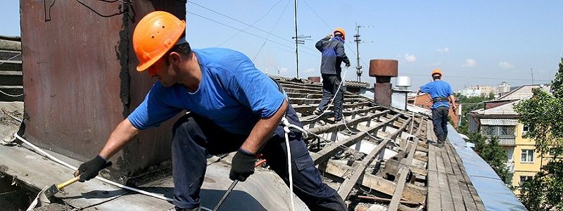 Где в Днепре за 13,2 миллиона гривен проведут ремонты крыш и лифтов: узнай адреса