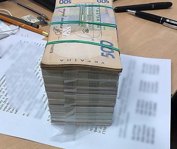 В Киеве расследуют дело полицейского, вымогавшего взятку у якобы ограбленного мужчины 2