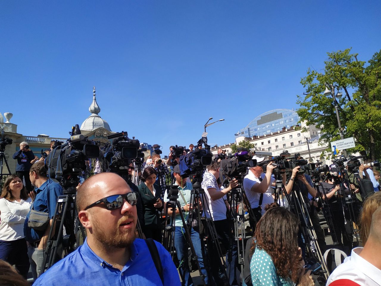 У прессы сегодня аншлаг