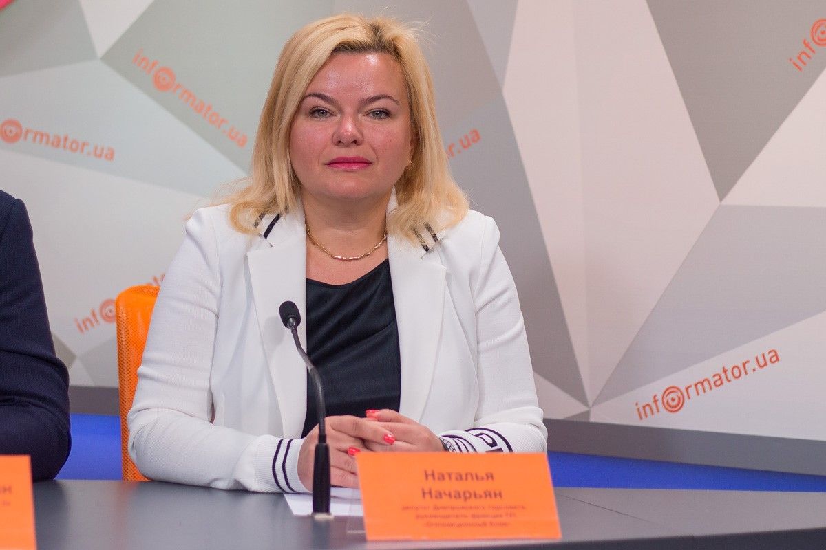 По мнению Натальи Начарьян, Зеленскому удастся распустить Раду