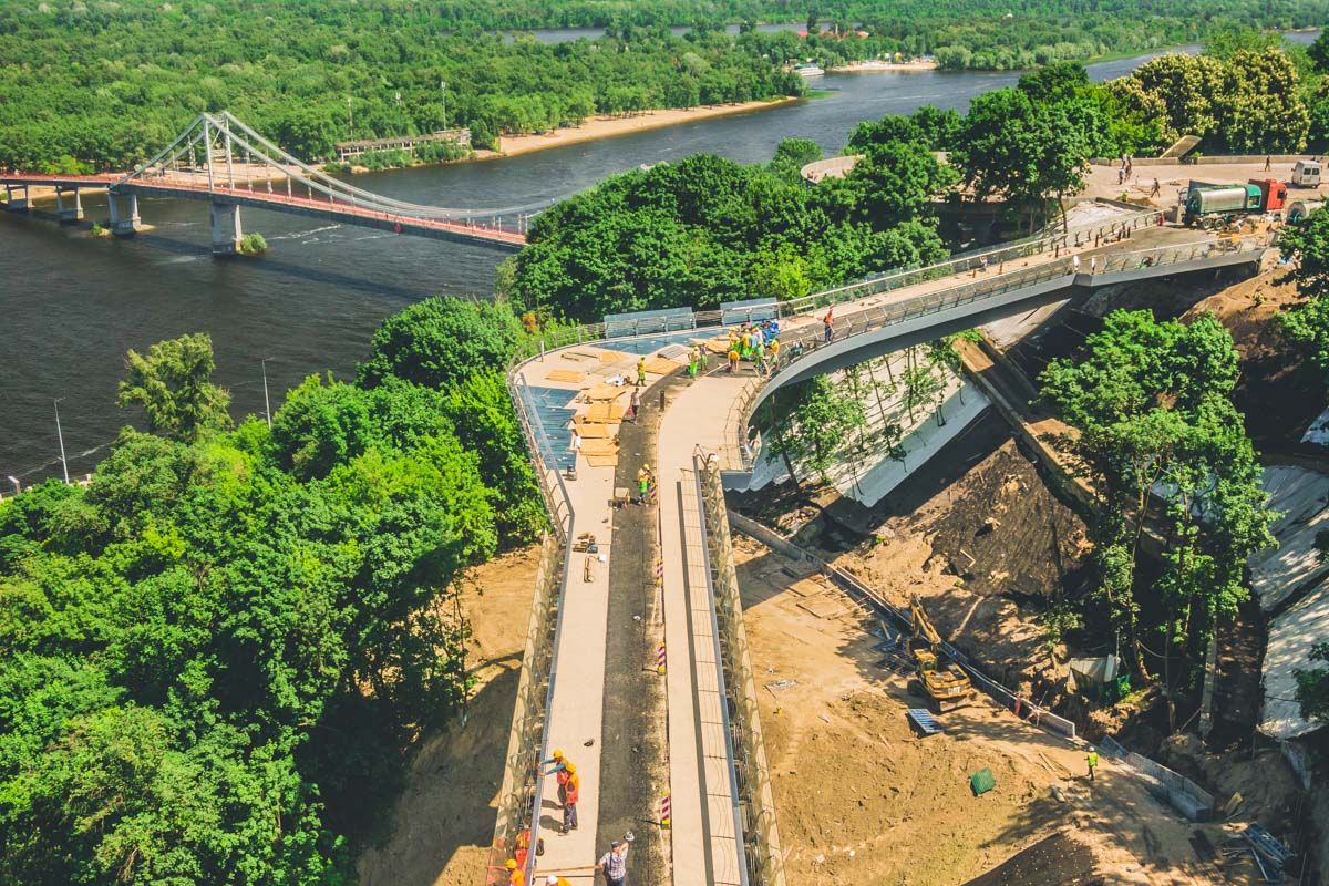 В Киеве на постройку велосипедно-пешеходного моста выделят еще 74 миллиона 1
