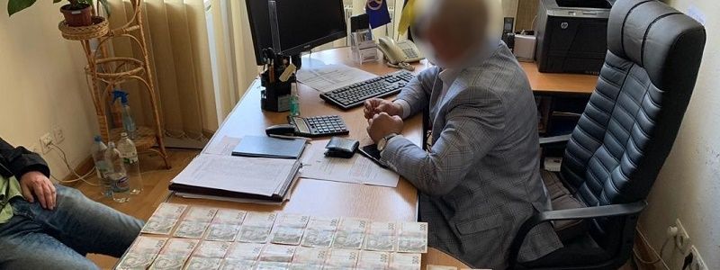 Как госчиновники в Киеве зарабатывают на безработных всей страны