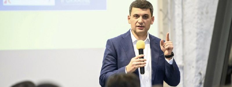 Гройсман рассуждает о новом аэропорте Днепра, но денег на его строительство не дает