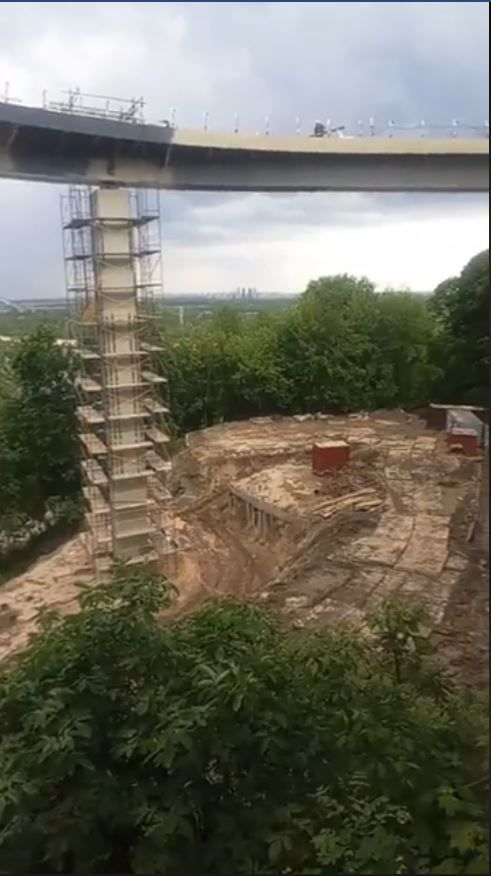 Подрезка склонов под опоры моста