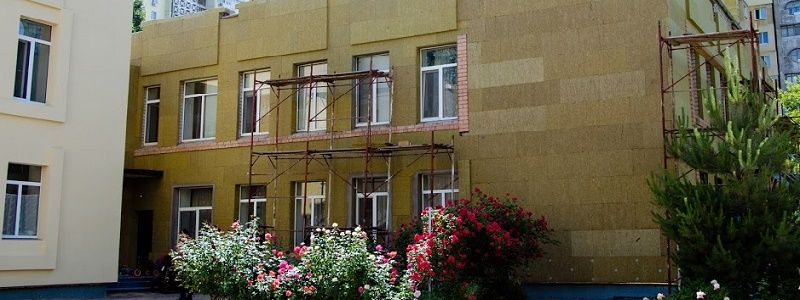 У Дніпрі студентам та аспірантам показали, як будівлю дитячого садка роблять енергоощадною