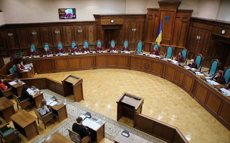 Сейчас в руках Конституционного суда судьба досрочных выборов