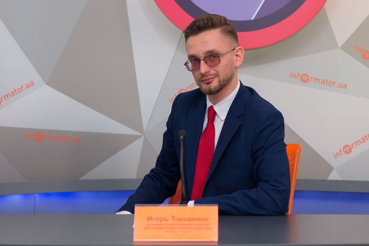 По словам Игоря Токовенко, новый трудовой кодекс позволит работодателям устанавливать 72-часовую рабочую неделю