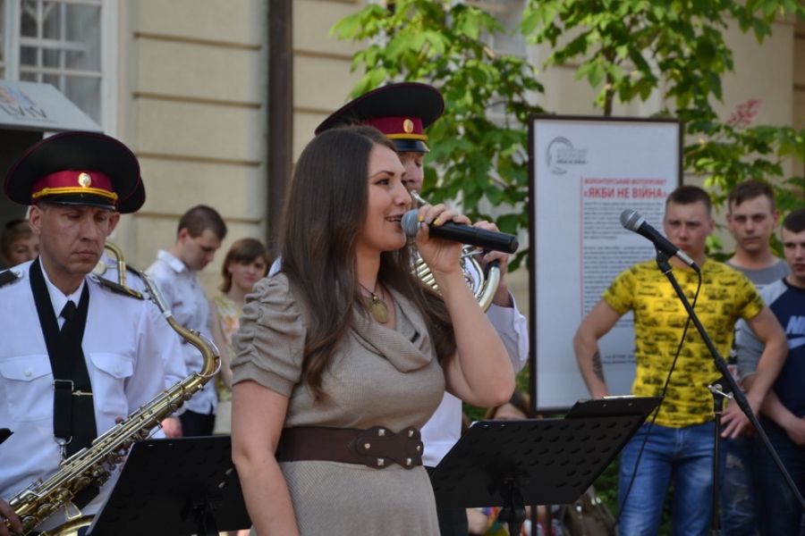 Жена генпрокурора, герой войны и чиновники: кого Порошенко ведет в Верховную Раду Украины 5