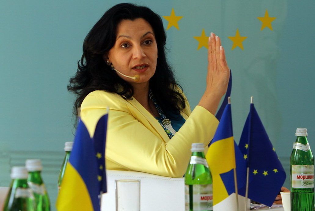 Жена генпрокурора, герой войны и чиновники: кого Порошенко ведет в Верховную Раду Украины 10