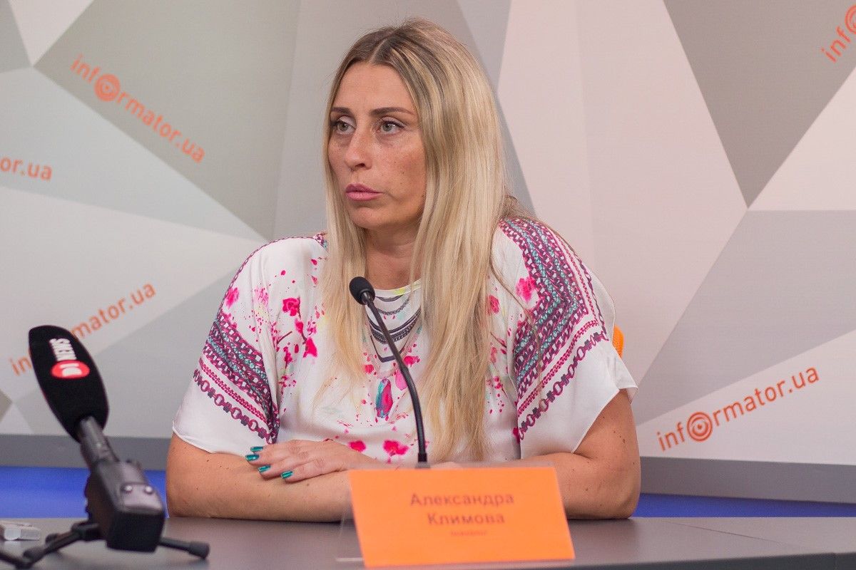 Психолог Александра Климова считает, что много психологических травм были нанесены нашим людям еще в советское время