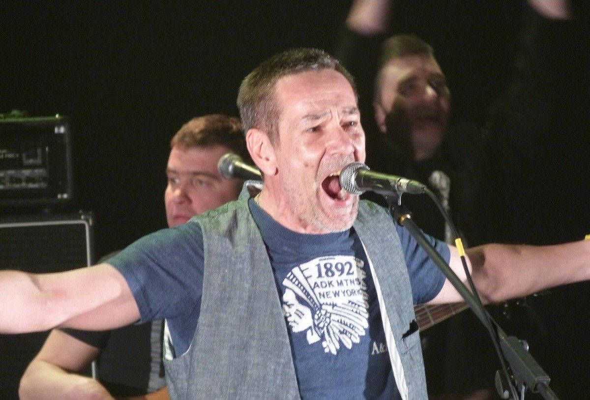 Стулья, деньги и столы — легко ли быть благотворителем в Украине 5